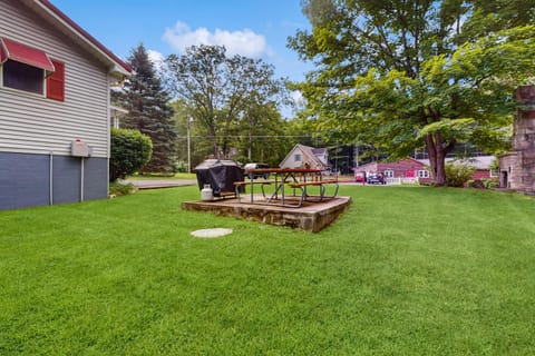 All Spruced Up House in Deep Creek Lake