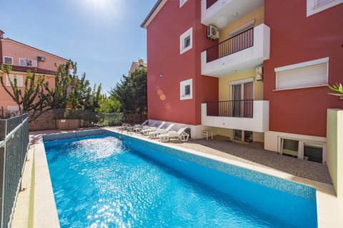Property building, Day, View (from property/room), Balcony/Terrace, Pool view, Swimming pool, sunbed