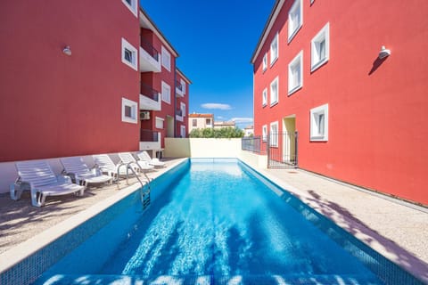 Property building, Day, Pool view, Swimming pool, sunbed