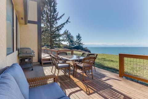 West Beach Waterview House in Whidbey Island