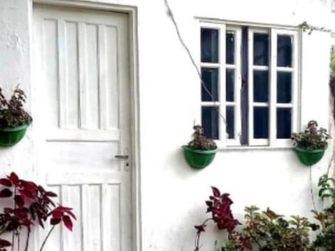 Suíte simples com entrada independente na região central de Paraty Bed and Breakfast in Paraty