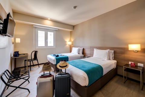 Bed, Photo of the whole room, Bedroom, City view