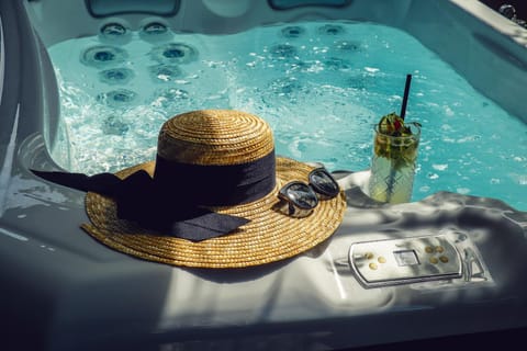 Natural landscape, Hot Tub, Pool view, Swimming pool, sunbed
