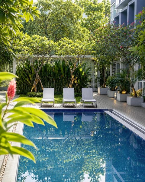 Property building, Spring, Day, Garden, Garden view, Swimming pool, sunbed