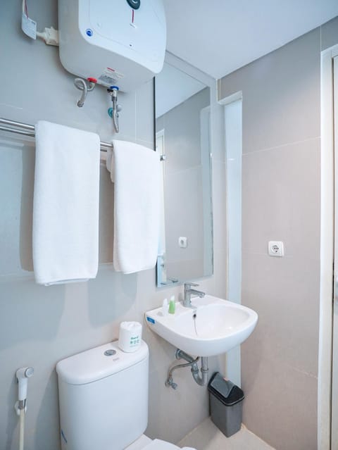 Shower, Toilet, Bathroom, towels