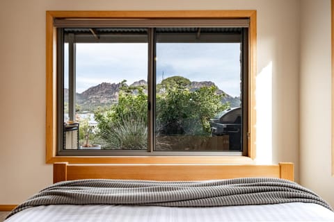 Natural landscape, Bedroom, Mountain view