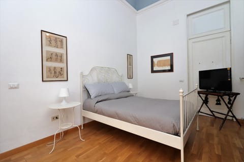 Bed, TV and multimedia, Other, Photo of the whole room, Bedroom