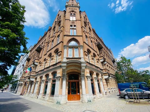 Property building, Day