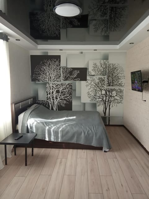 Bed, TV and multimedia, Bedroom