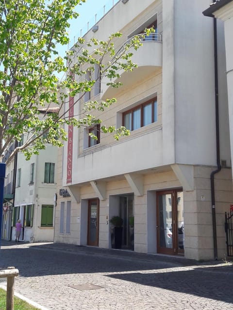 Facade/entrance, Street view