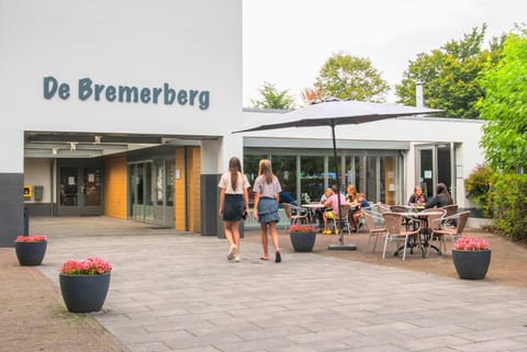 Property building, Facade/entrance, People, Children play ground, Library, Table tennis, Family