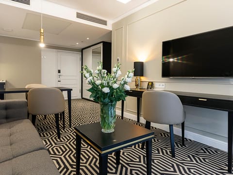 TV and multimedia, Living room, Seating area