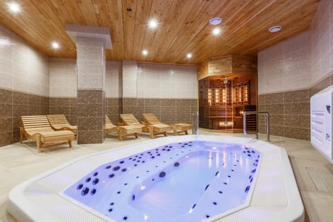 Sauna, Swimming pool