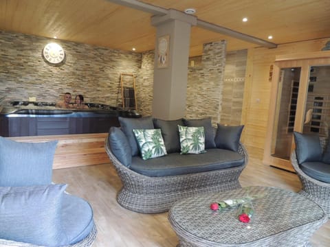 Sauna, TV and multimedia, Spa and wellness centre/facilities