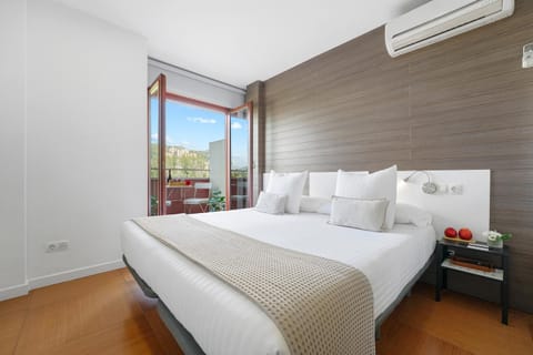 View (from property/room), Bedroom, Landmark view, Mountain view