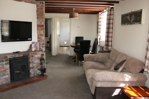 Honeysuckle in Crayke YO61 4TE Apartment in England