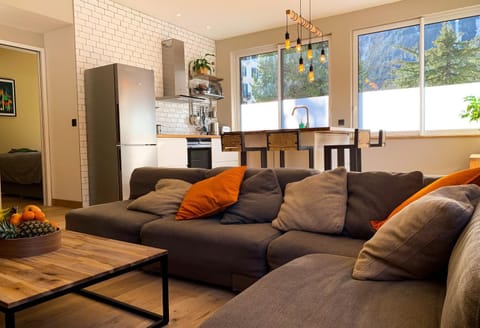 Living room, Seating area, Dining area