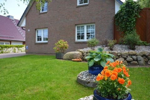 Property building, Facade/entrance, Day, Summer, Garden, View (from property/room), Decorative detail, On site, Garden view