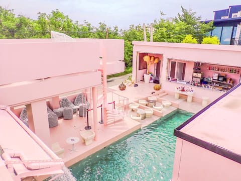 Lounge or bar, Swimming pool