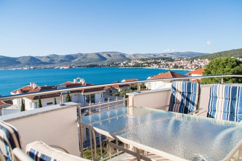 APARTMENT ABA Apartment in Okrug Gornji