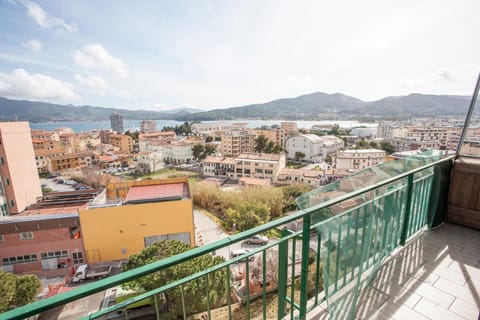 View (from property/room), Balcony/Terrace, City view