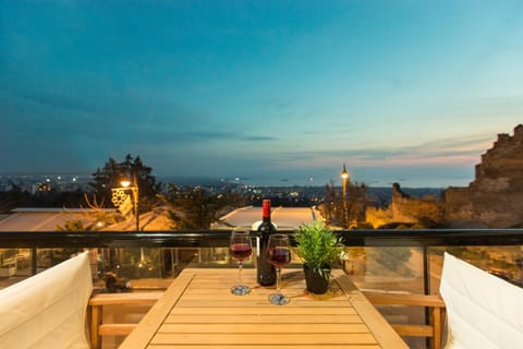 Balcony/Terrace, Balcony/Terrace, On site, City view, Sea view, Street view, Sunset