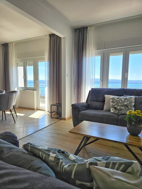 Communal lounge/ TV room, TV and multimedia, Living room, Seating area, Dining area, Sea view, Sea view