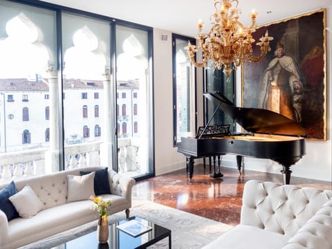 Living room, Seating area