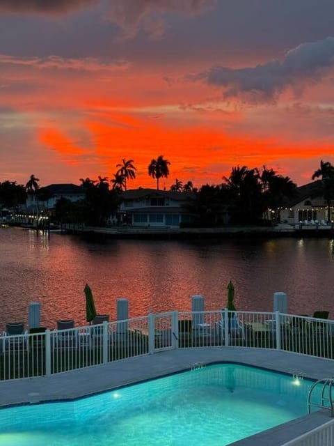 Aloha Apartments On the Intracoastal-Walk to the Beach Apartment hotel in Pompano Beach