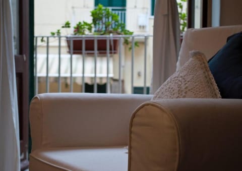 View (from property/room), Photo of the whole room, Decorative detail, Seating area