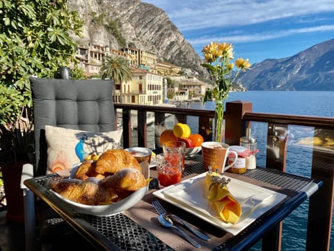 Balcony/Terrace, Mountain view, Breakfast, Continental breakfast, Sunrise