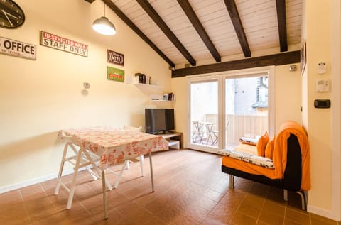 TV and multimedia, Living room, Dining area