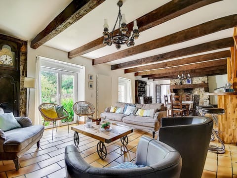 Living room, Seating area, Dining area