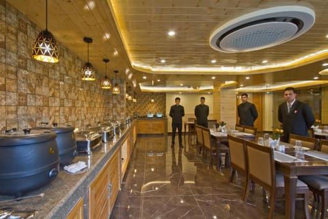 Staff, Restaurant/places to eat, Breakfast