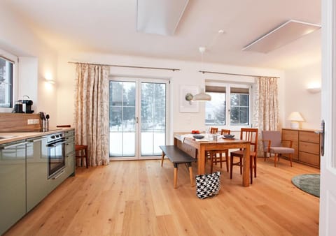 Day, Winter, TV and multimedia, Balcony/Terrace, Kitchen or kitchenette, Living room, Dining area, Garden view, Mountain view