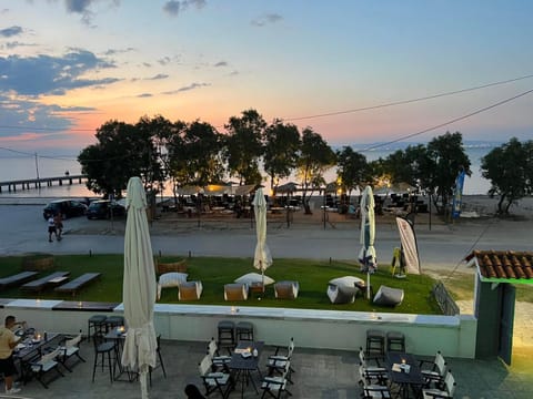 Lounge or bar, Beach, Sea view, Sunrise, Sunset