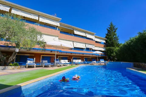 Property building, Swimming pool, Swimming pool