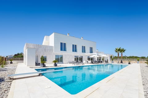 Property building, BBQ facilities, Garden, Balcony/Terrace, Swimming pool