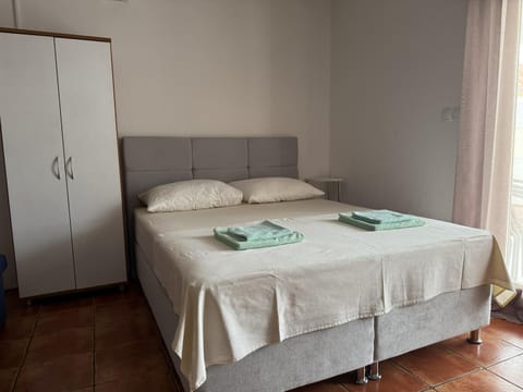 Bed, Photo of the whole room, wardrobe