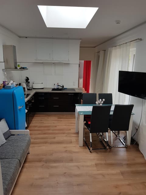Communal lounge/ TV room, TV and multimedia, Kitchen or kitchenette, Dining area