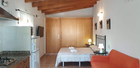 Bed, Photo of the whole room, Dining area, Bedroom