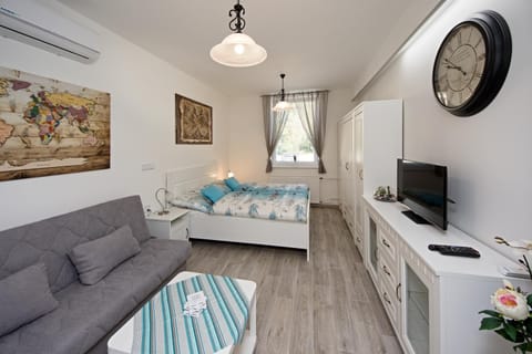 Living room, Bedroom