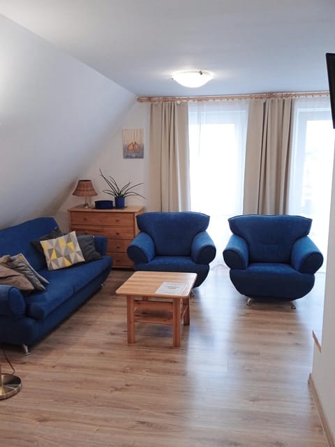 Photo of the whole room, Seating area, furniture