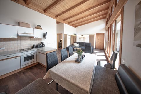 Kitchen or kitchenette, Seating area, Dining area