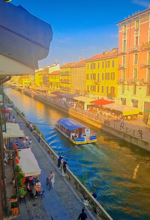 Nearby landmark, Day, Natural landscape, Activities, City view, River view