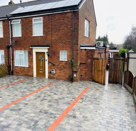 Cannock Chase Guest House Self Catering incl all home amenities & private entrance Apartment in England