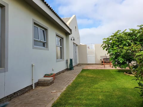 Facade/entrance, Garden