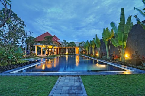 Swimming pool
