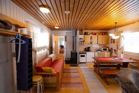 Kitchen or kitchenette, Living room, Seating area, Dining area, dishwasher, oven, pet friendly, stove, toaster