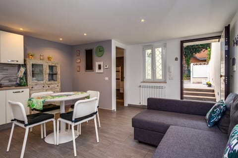 Communal lounge/ TV room, Lounge or bar